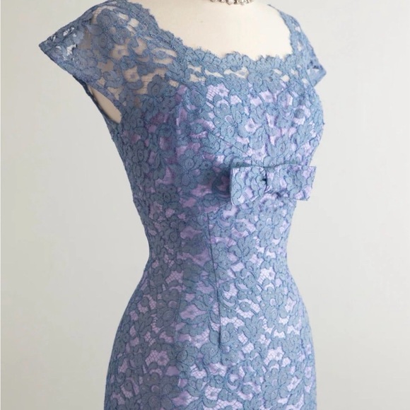 1950's French Blue Lace Wiggle Dress - Picture 3 of 7